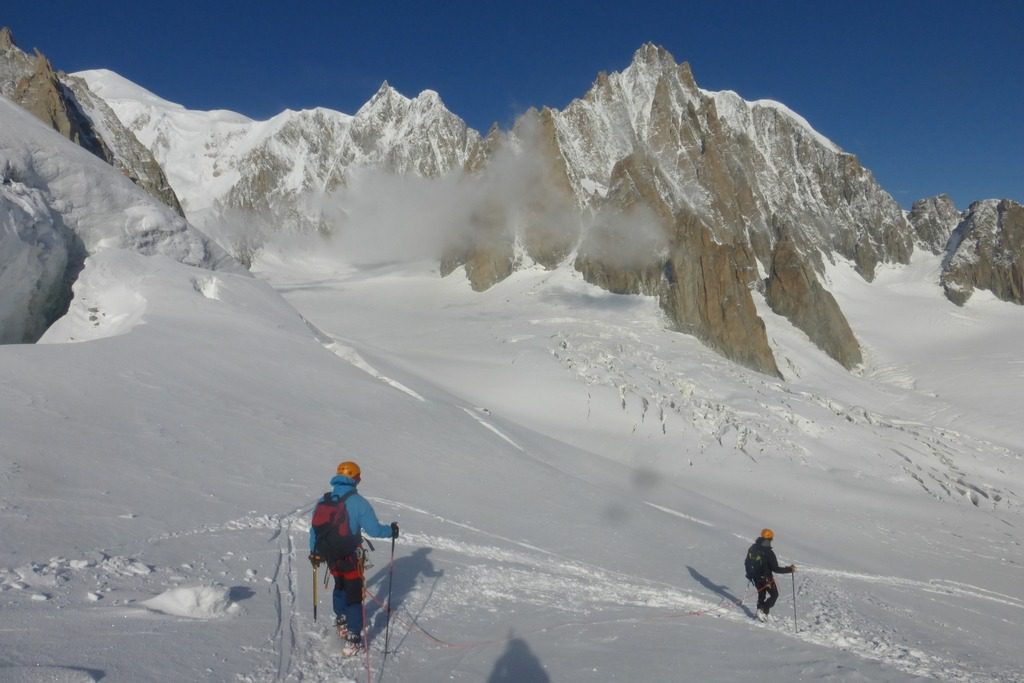 Curso nieve y hielo autorrescate glaciar Guías de la Vall de Boí