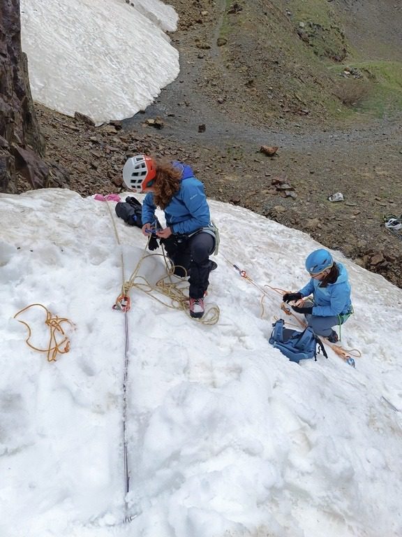 Curso nieve y hielo autorrescate glaciar Guías de la Vall de Boí