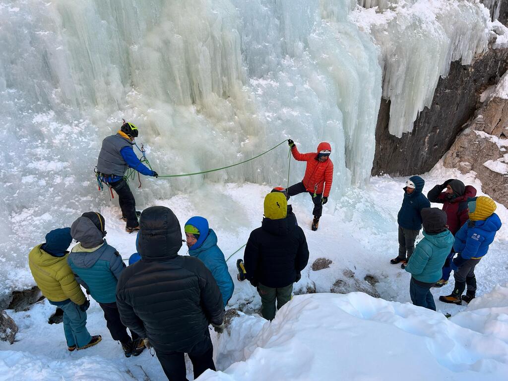 curso nieve escalada en hielo