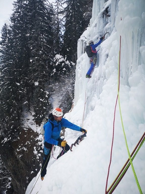 curso nieve escalada en hielo